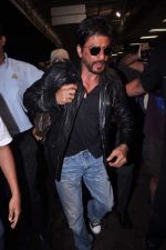 Shahrukh Khan snapped at international airport on 6th Sept 2012 (12).JPG